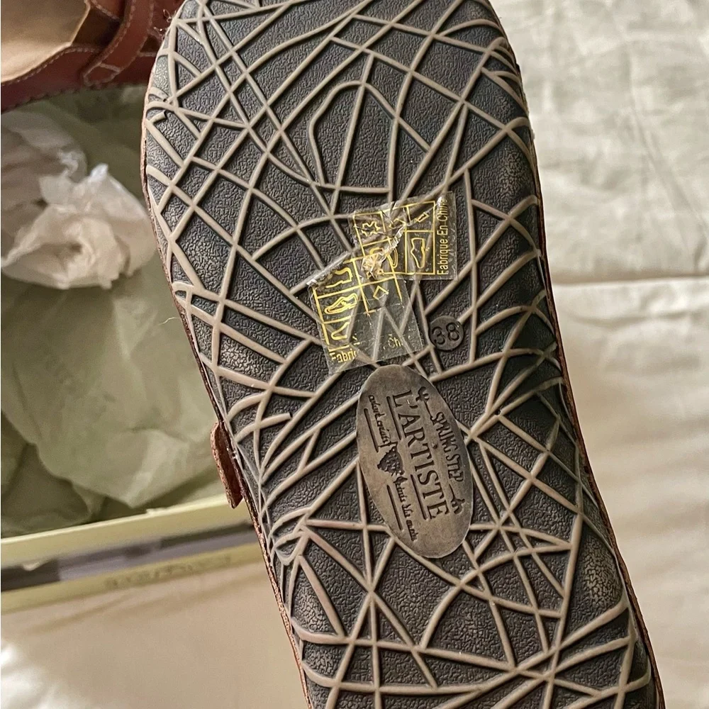 NIB L'ATISTET women’s  Perforated Leather Slip-Ons - Picture 5 of 5